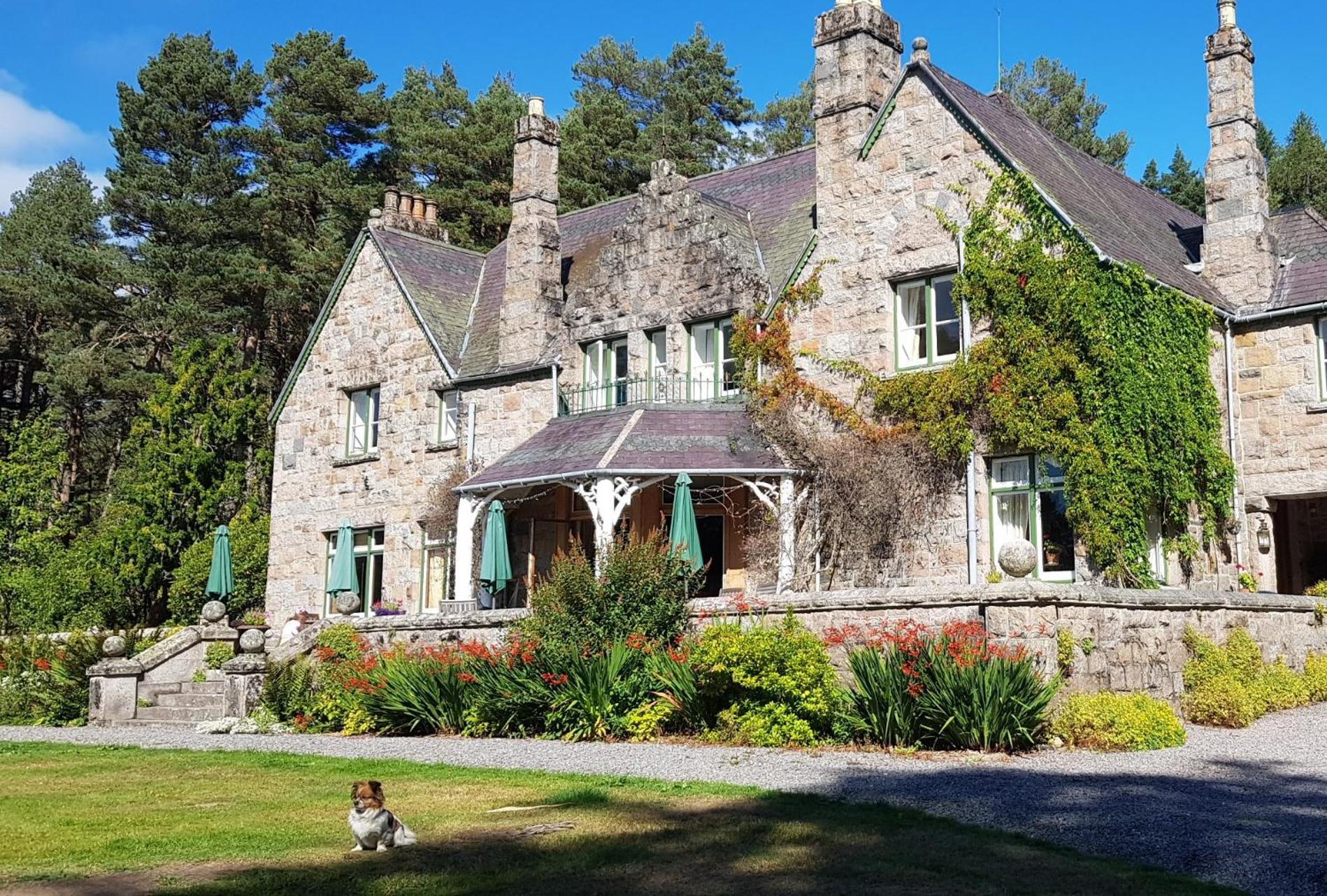Cambus O' May Traditional Highland Hotel Ballater Bagian luar foto