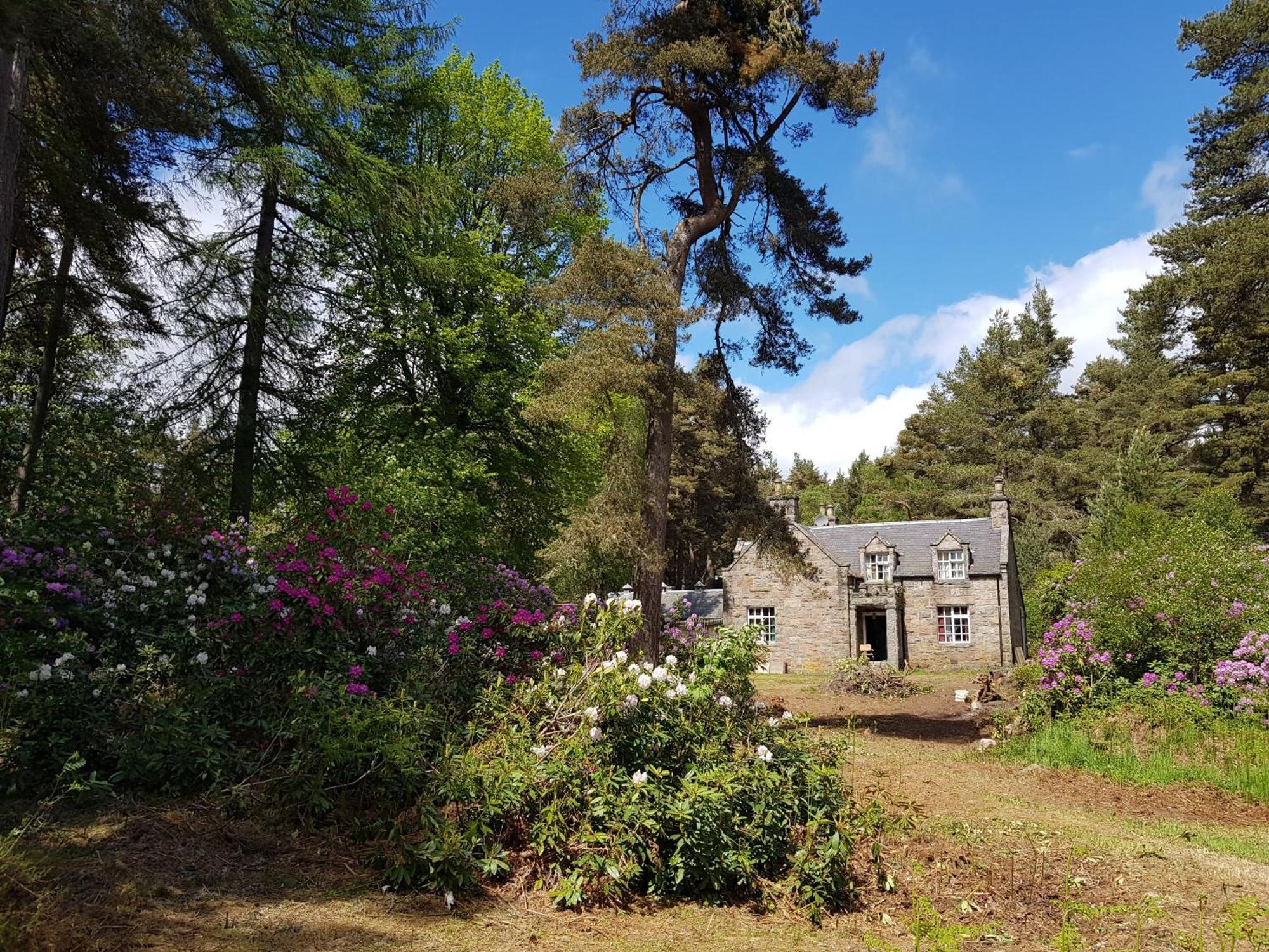 Cambus O' May Traditional Highland Hotel Ballater Bagian luar foto